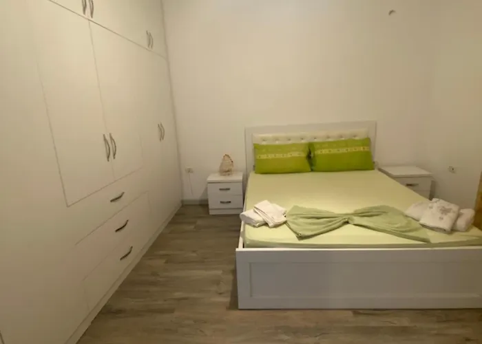 アパート Tirana Leasing&rentals *